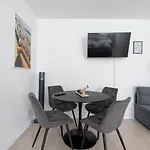 Perfect For Work Trips & Family Holidays דירה שטייר