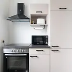 Perfect For Work Trips & Family Holidays דירה *