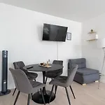 דירה Perfect For Work Trips & Family Holidays