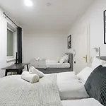 Perfect For Work Trips & Family Holidays דירה *
